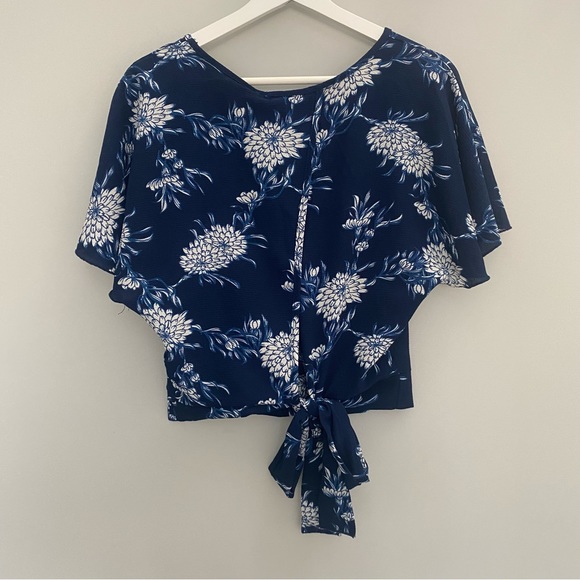 Suzy Shier Tie Back Blouse - Picture 2 of 2